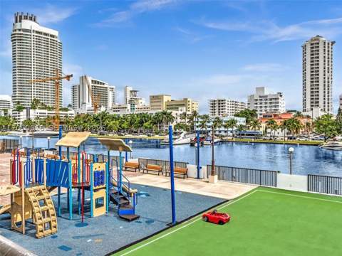 4101 Pine Tree Dr 926,925, Miami Beach FL - photo 7 of 12