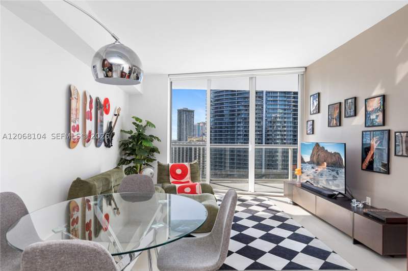 1 bedroom Condominium at 465 Brickell Ave 2504, Iconbrickell Condo No 1, Miami — photo 2