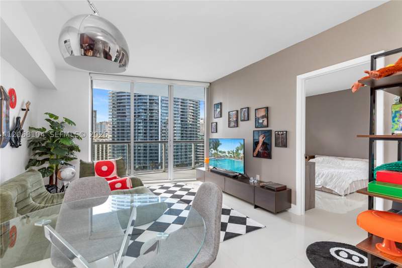 1 bedroom Condominium at 465 Brickell Ave 2504, Iconbrickell Condo No 1, Miami — photo 3