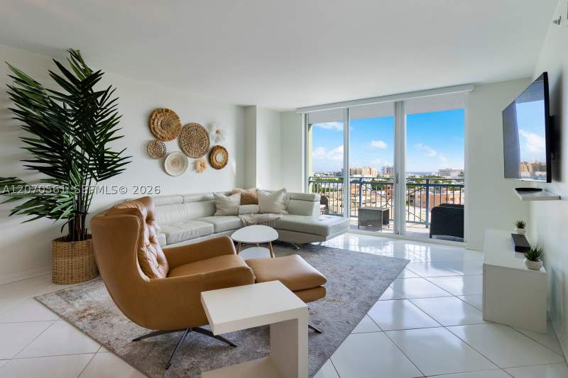 1 bedroom Condominium at 90 Alton Rd 1005, Yacht Club At Portofino C, Miami Beach — photo 2