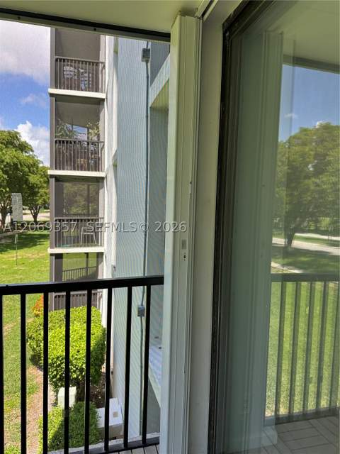 3401 N Country Club Dr Ei-216, Aventura FL - photo 21 of 27