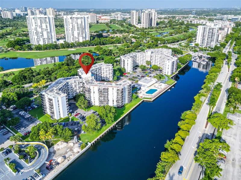 1 bedroom Condominium at 3401 N Country Club Dr Ei-216, Ensenada Condo Bldg E-Ii, Aventura — photo 3