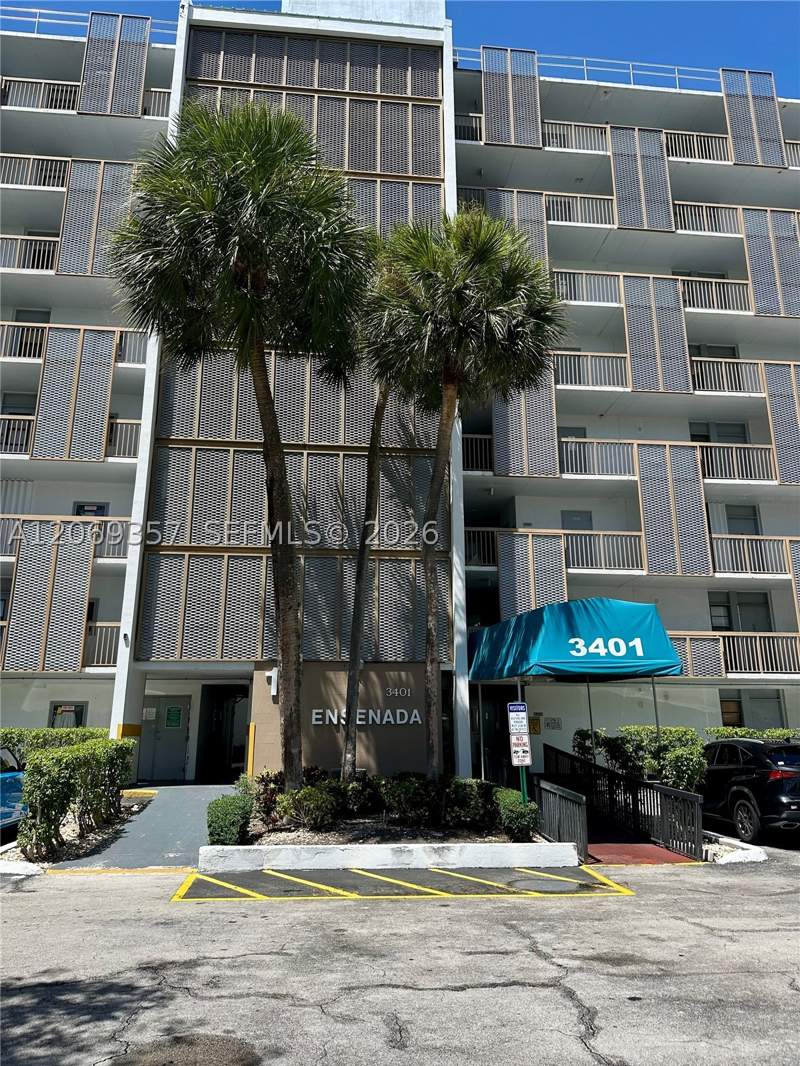 1 bedroom Condominium at 3401 N Country Club Dr Ei-216, Ensenada Condo Bldg E-Ii, Aventura — photo 4