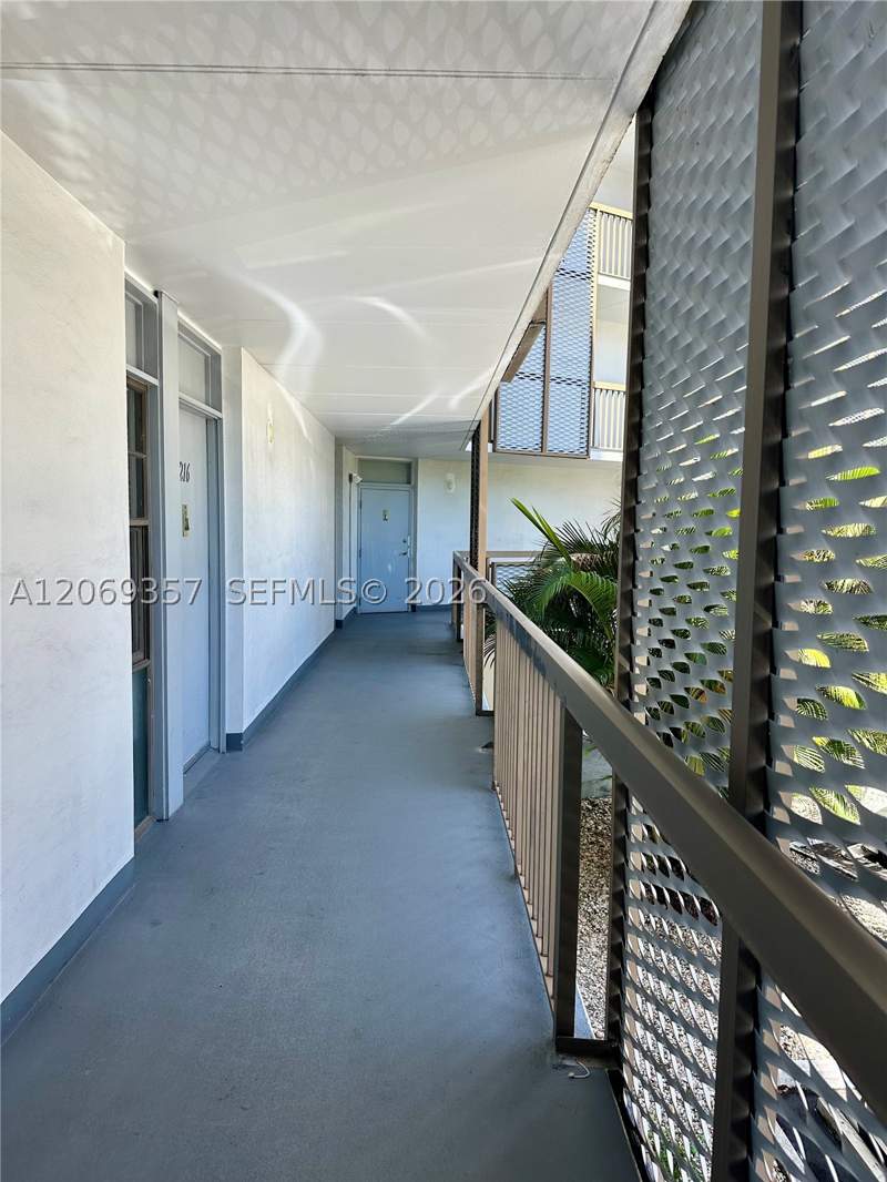 1 bedroom Condominium at 3401 N Country Club Dr Ei-216, Ensenada Condo Bldg E-Ii, Aventura — photo 5