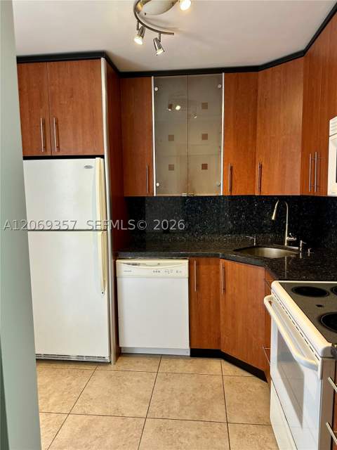 3401 N Country Club Dr Ei-216, Aventura FL - photo 7 of 27