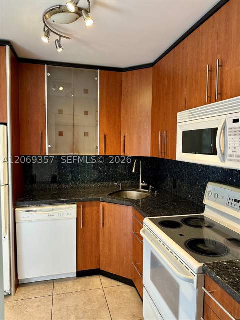 3401 N Country Club Dr Ei-216, Aventura FL - photo 9 of 27