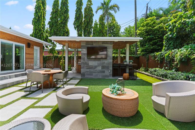 3 bedroom SingleFamilyResidence at 221 NE 44th St, Brentwood, Miami — photo 4
