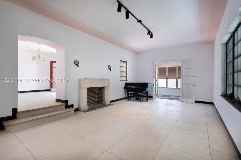 4 bedroom SingleFamilyResidence at 621 NE 57th St, Bayshore Unit No 2, Miami — photo 4
