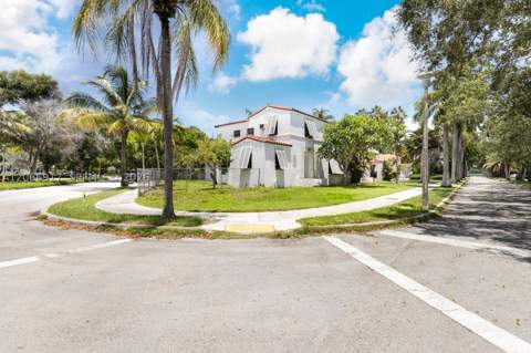 621 NE 57th St, Miami FL - photo 7 of 32