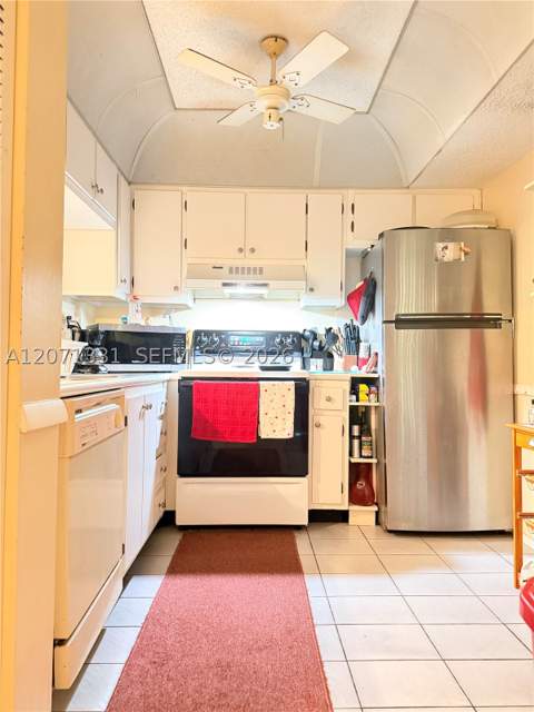 20035 NE 3rd Ct 6, Miami FL - photo 10 of 30