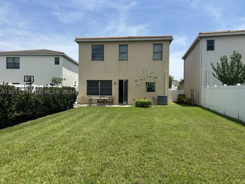 4 bedroom SingleFamilyResidence at 885 NE 191st St, Champion Lakes, Miami — photo 3