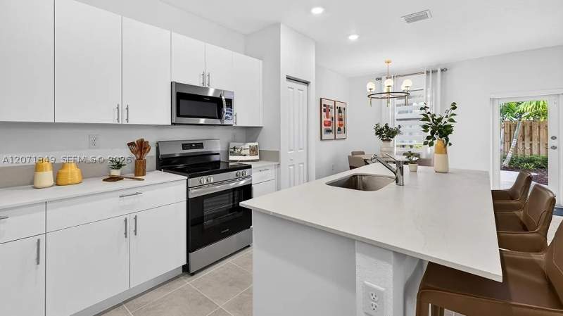 3 bedroom SingleFamilyResidence at 19417 SW 336 Ter, Acacia Groves, Miami — photo 2