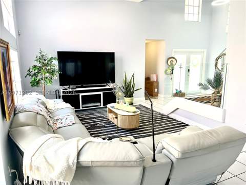 13249 NW 9 Ln, Miami FL - photo 13 of 46