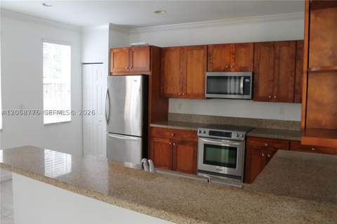 10770 NW 74th Ln, Doral FL - photo 11 of 46