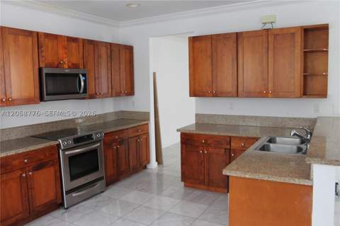 10770 NW 74th Ln, Doral FL - photo 12 of 46
