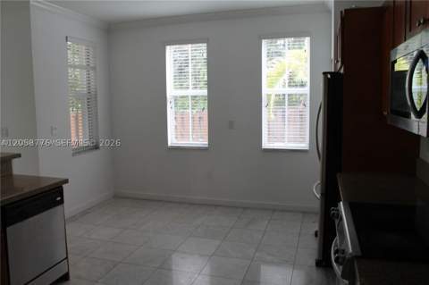 10770 NW 74th Ln, Doral FL - photo 13 of 46