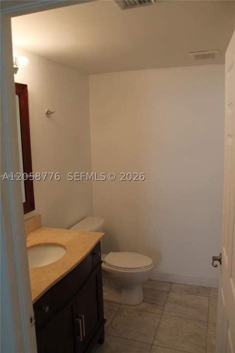 10770 NW 74th Ln, Doral FL - photo 15 of 46