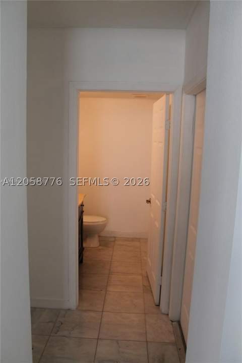 10770 NW 74th Ln, Doral FL - photo 17 of 46