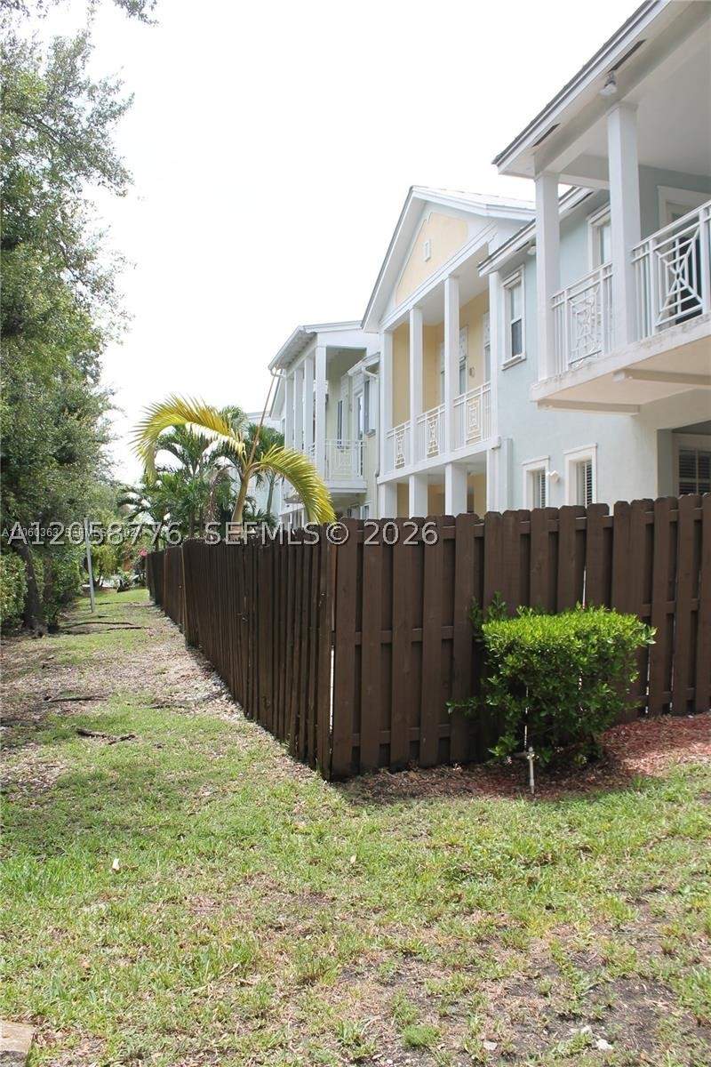 4 bedroom Townhouse at 10770 NW 74th Ln, Reserve At Doral East, Doral — photo 4