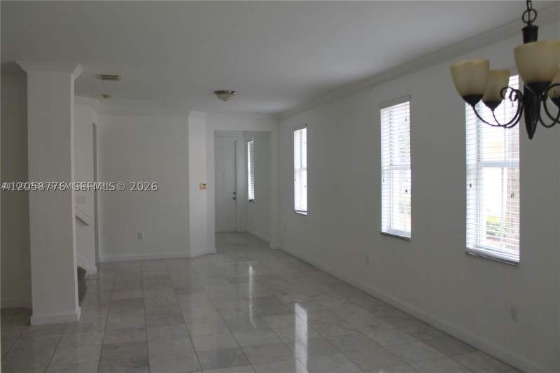 4 bedroom Townhouse at 10770 NW 74th Ln, Reserve At Doral East, Doral — photo 5