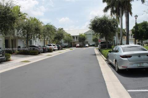 10770 NW 74th Ln, Doral FL - photo 6 of 46