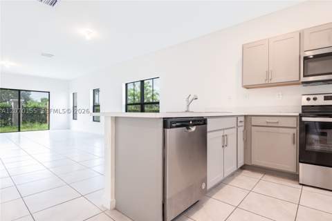 302 NE 1st Dr 302, Florida City FL - photo 10 of 36