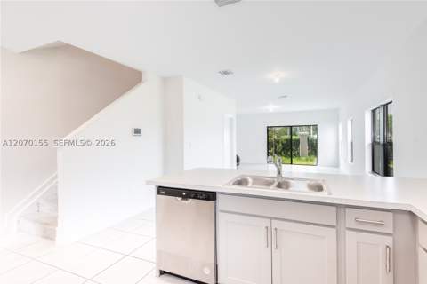 302 NE 1st Dr 302, Florida City FL - photo 11 of 36