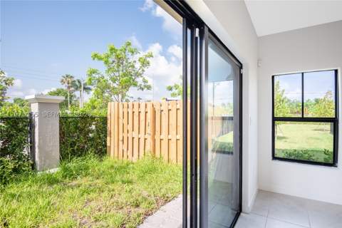 302 NE 1st Dr 302, Florida City FL - photo 12 of 36