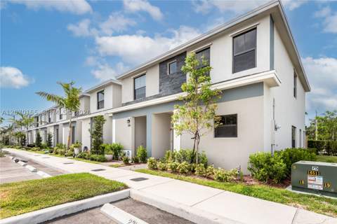 302 NE 1st Dr 302, Florida City FL - photo 7 of 36
