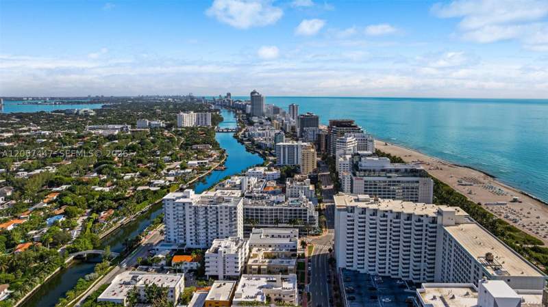 2 bedroom Condominium at 2600 Collins Ave 204, Lake Beach Club Condo, Miami Beach — photo 2