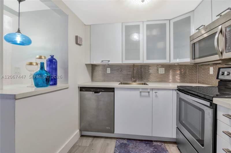 2 bedroom Condominium at 2600 Collins Ave 204, Lake Beach Club Condo, Miami Beach — photo 5