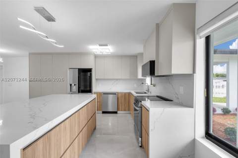 4450 NW 169th Ter, Miami Gardens FL - photo 6 of 30