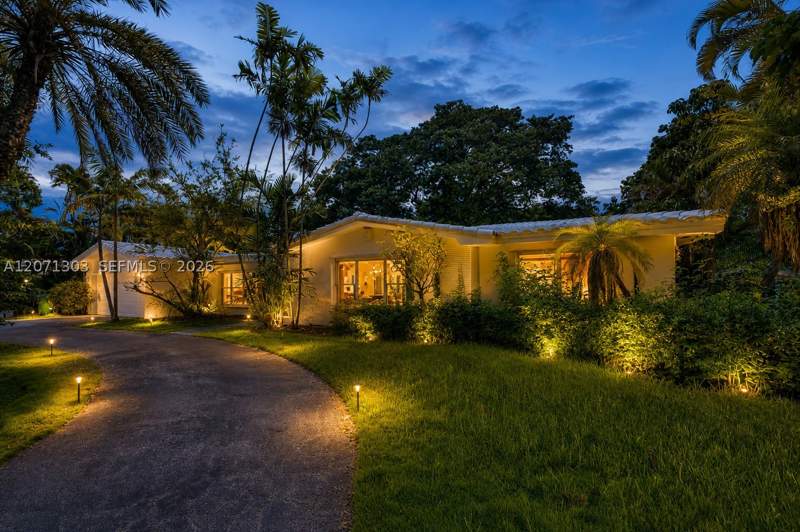 3 bedroom SingleFamilyResidence at 11890 SW 72nd Pl, Montgomery East Sec 2, Pinecrest — photo 2