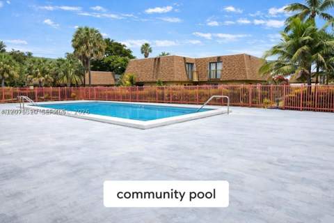 6605 W 26th Dr 24-18, Hialeah FL - photo 11 of 12