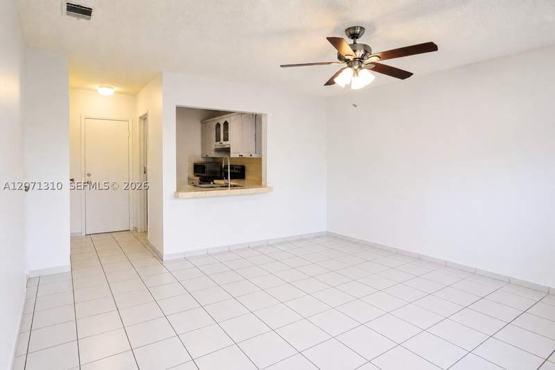 2 bedroom Condominium at 6605 W 26th Dr 24-18, Lago Grande Two Condo, Hialeah — photo 2
