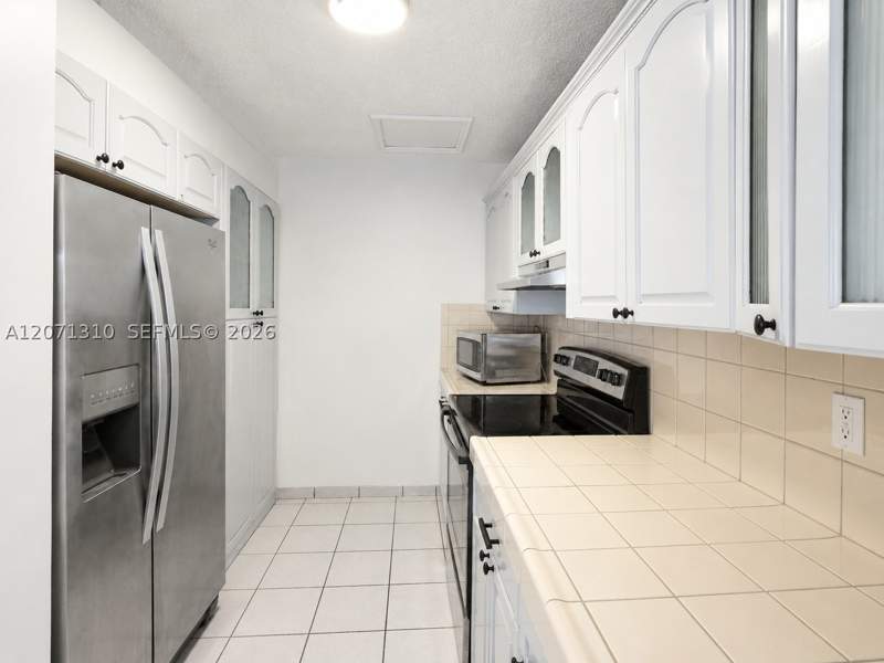 2 bedroom Condominium at 6605 W 26th Dr 24-18, Lago Grande Two Condo, Hialeah — photo 4