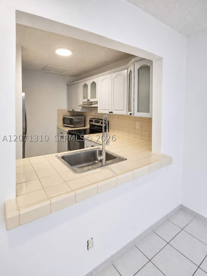 2 bedroom Condominium at 6605 W 26th Dr 24-18, Lago Grande Two Condo, Hialeah — photo 5
