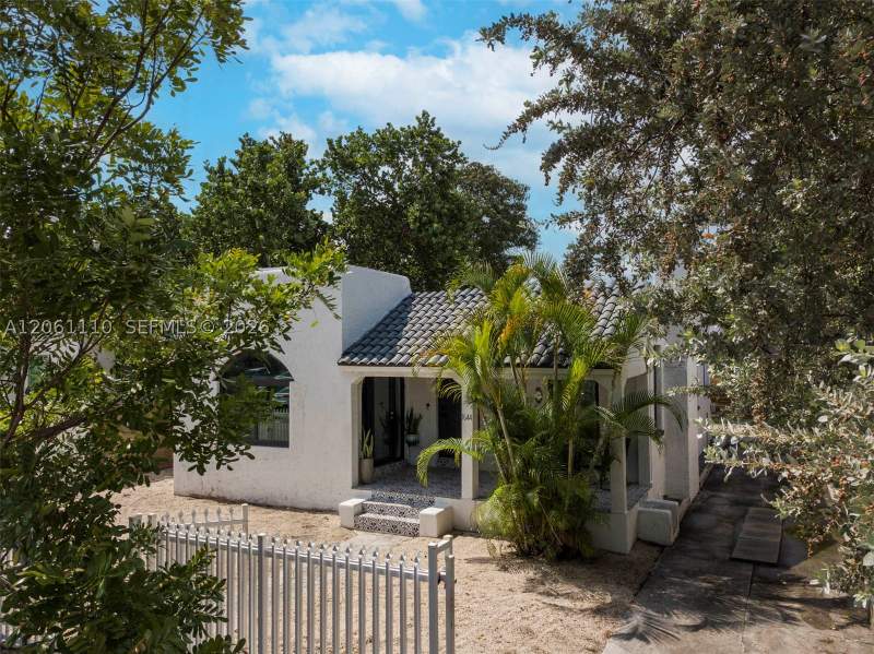 6 bedroom SingleFamilyResidence at 1644 SW 9th St, Shenandoah, Miami — photo 2