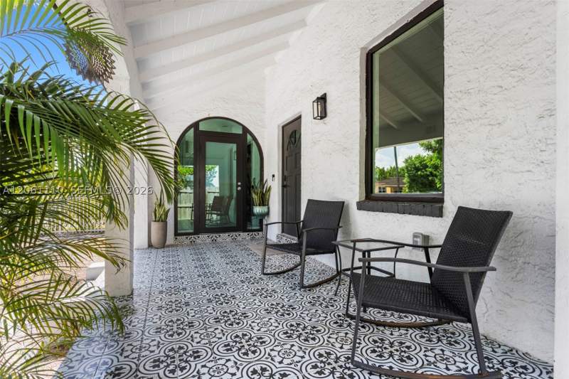 6 bedroom SingleFamilyResidence at 1644 SW 9th St, Shenandoah, Miami — photo 3