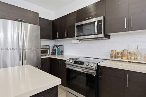 7042 NW 103rd Path, Doral FL - photo 11 of 33