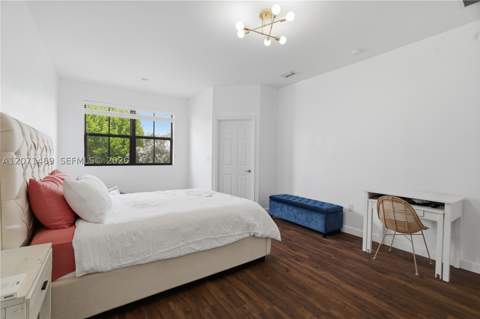 7042 NW 103rd Path, Doral FL - photo 17 of 33