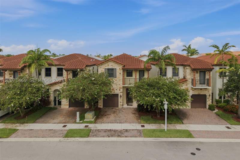 4 bedroom Townhouse at 7042 NW 103rd Path, Vintage Estates, Doral — photo 3