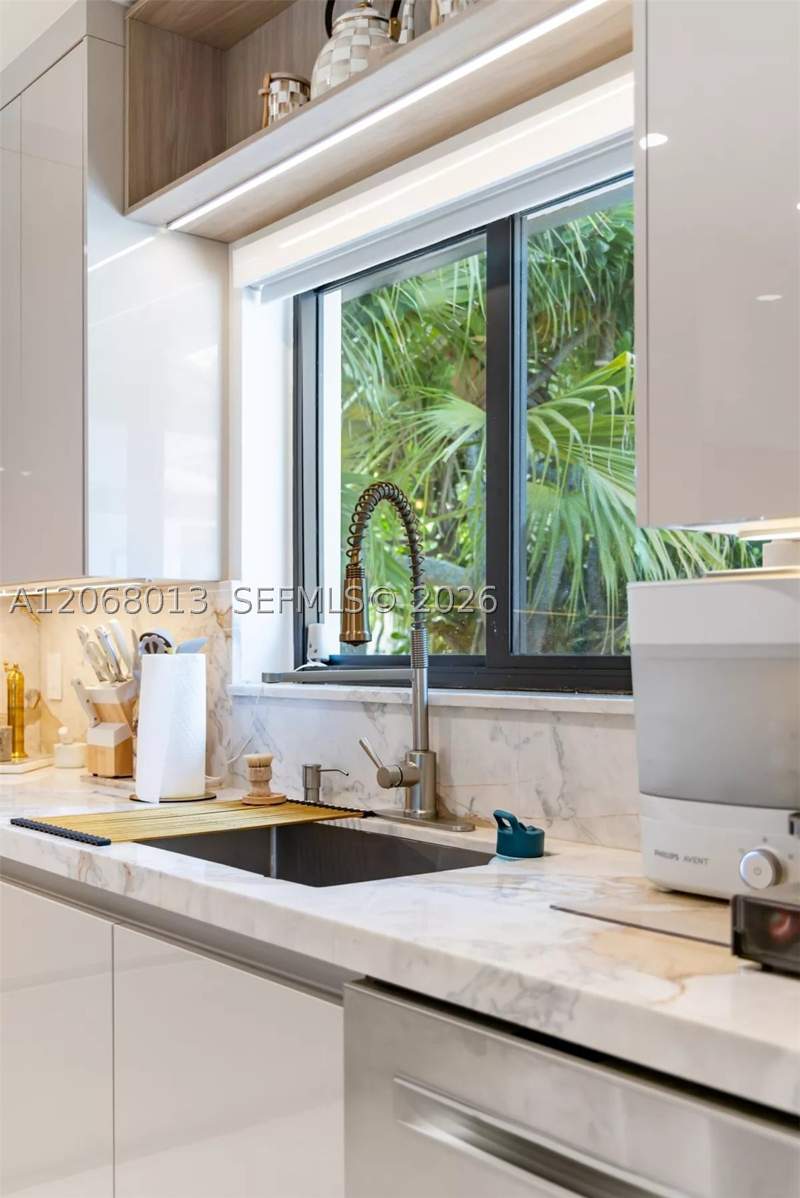 4 bedroom SingleFamilyResidence at 7340 SW 120th St, Hallmark Hgts Ests 7th Ad, Pinecrest — photo 3