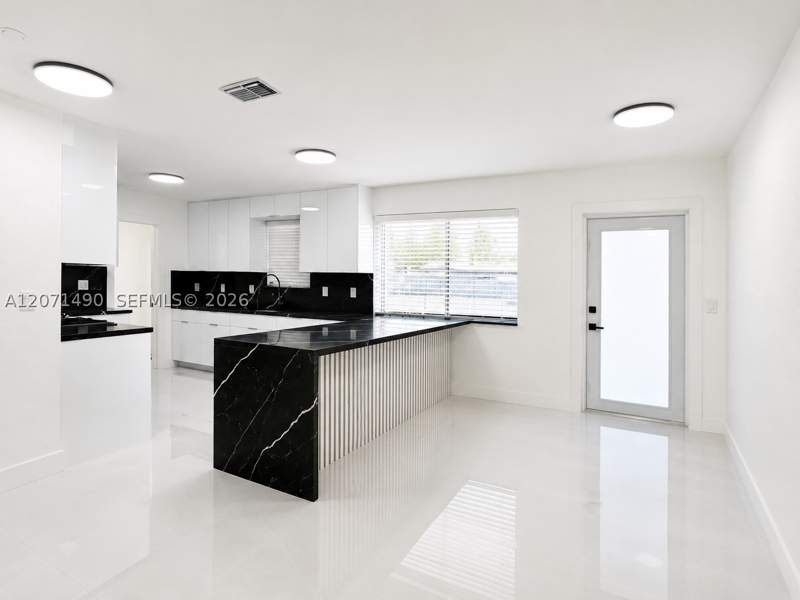 6 bedroom SingleFamilyResidence at 3930 NW 187th St, Realsite Gdns Sec 2, Miami Gardens — photo 2