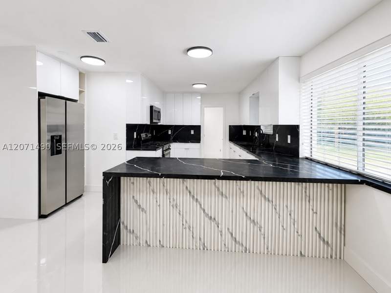 6 bedroom SingleFamilyResidence at 3930 NW 187th St, Realsite Gdns Sec 2, Miami Gardens — photo 3
