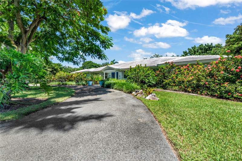 4 bedroom SingleFamilyResidence at 5455 SW 88th St, Snapper Creek Village Amd, Miami — photo 2