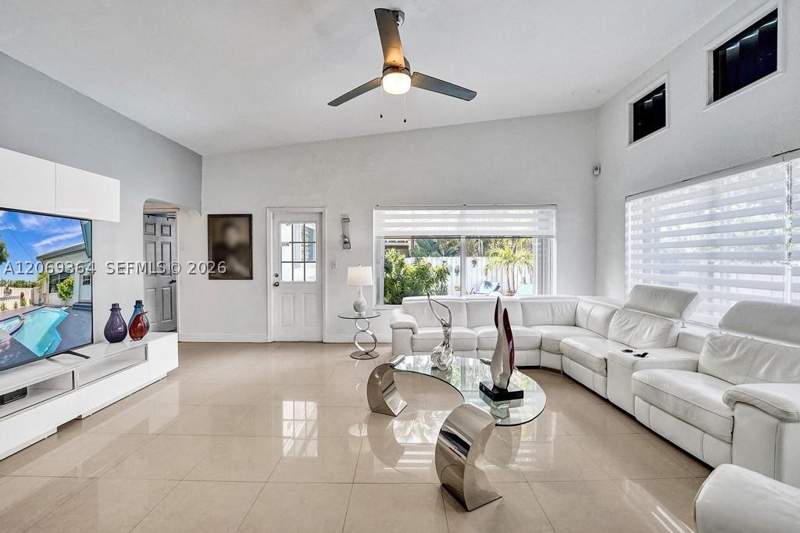 4 bedroom SingleFamilyResidence at 1750 71st St, Isle Of Normandy Miami Vi, Miami Beach — photo 2