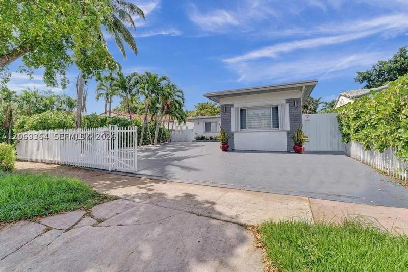4 bedroom SingleFamilyResidence at 1750 71st St, Isle Of Normandy Miami Vi, Miami Beach — photo 5