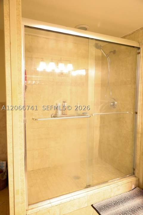 780 NE 199th St 207E, Miami FL - photo 10 of 33