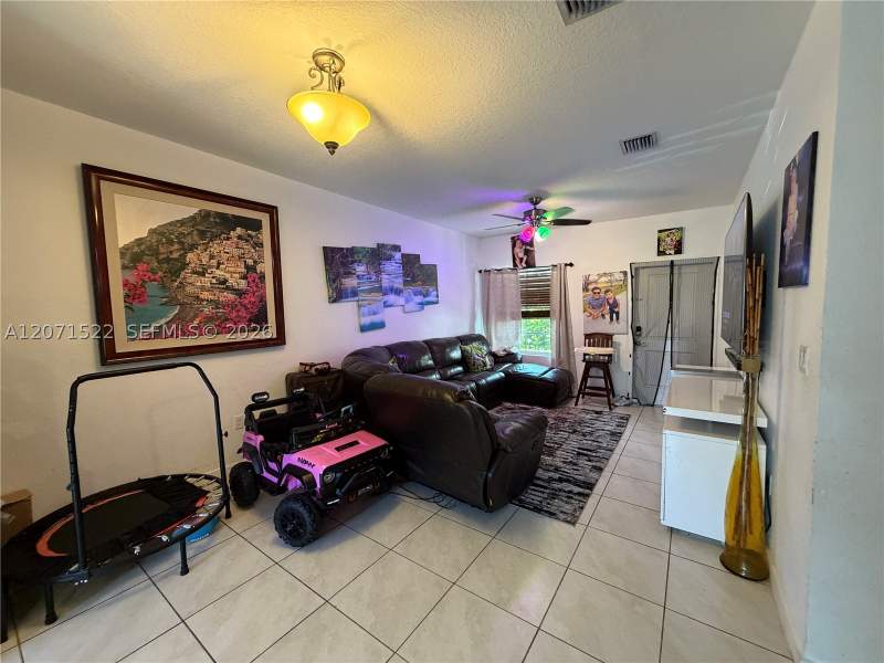 3 bedroom Villa at 548 NE 5th Way, Fvp Subdivision, Florida City — photo 2